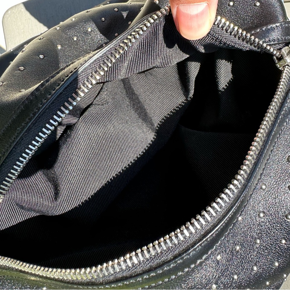 COPY - SAINT LAURENT Studded Emmanuelle Bucket Bag Black - Picture 4 of 9